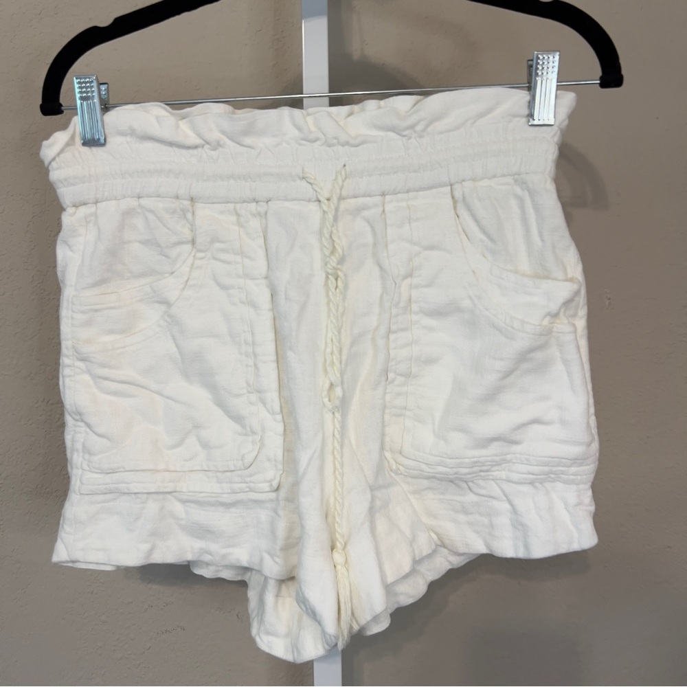 House of Harlow 1960 High Waist Cream Shorts